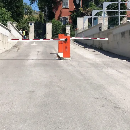 Hedone Luxury 3 With Free Parking شقة *